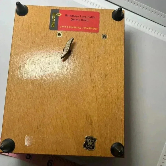 House Of Goebe,l Stormy Weather Music Box by M.J. Hummel - Picture 4 of 6